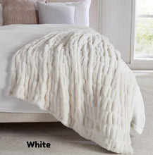 Load image into Gallery viewer, Luxurious Faux Fur Throw