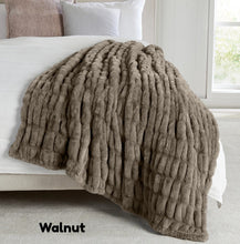 Load image into Gallery viewer, Luxurious Faux Fur Throw