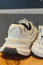 Load image into Gallery viewer, Pearl Shoe Chain
