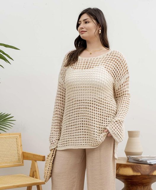 Crocheted Oversized Pullover (PLUS ONLY)