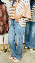 Load image into Gallery viewer, Judy Blue Side Seam Detail Faded Medium Wash Straight Leg Jeans
