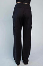 Load image into Gallery viewer, Black Butter Soft Straight Leg Cargo Pocket Yoga Pants
