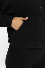 Load image into Gallery viewer, Black Fleece Snap Jacket w/ Pockets
