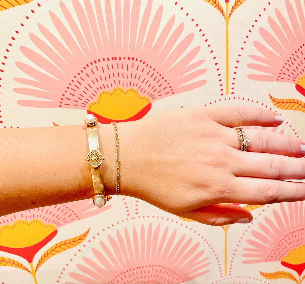 Matte Gold Coin & Pearl Stretch Bracelet