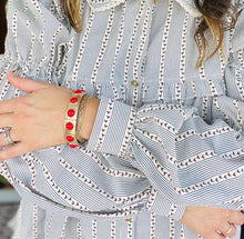 Load image into Gallery viewer, Red Detail Gold Stretch Bangle
