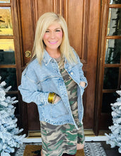 Load image into Gallery viewer, Medium Wash Vintage Denim Square Pocket Jacket
