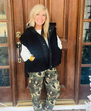 Load image into Gallery viewer, Sherpa Side Bow Lined Tie Vest
