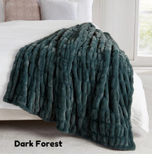 Load image into Gallery viewer, Luxurious Faux Fur Throw
