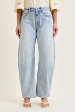 Load image into Gallery viewer, Judy Blue Light Wash Baggy Relaxed Barrel Jeans
