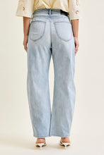 Load image into Gallery viewer, Judy Blue Light Wash Baggy Relaxed Barrel Jeans
