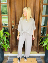 Load image into Gallery viewer, Oversized Top and Barrel Pants Set
