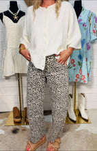 Load image into Gallery viewer, Lovervet Gray Leopard Barrel Jeans
