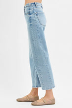 Load image into Gallery viewer, Light Wash Risen Slight Barrel Crop Jeans
