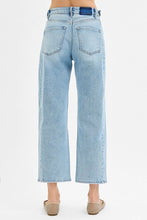 Load image into Gallery viewer, Light Wash Risen Slight Barrel Crop Jeans
